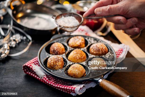 panqueques de manzana. - cultura-danesa fotografías e imágenes de stock