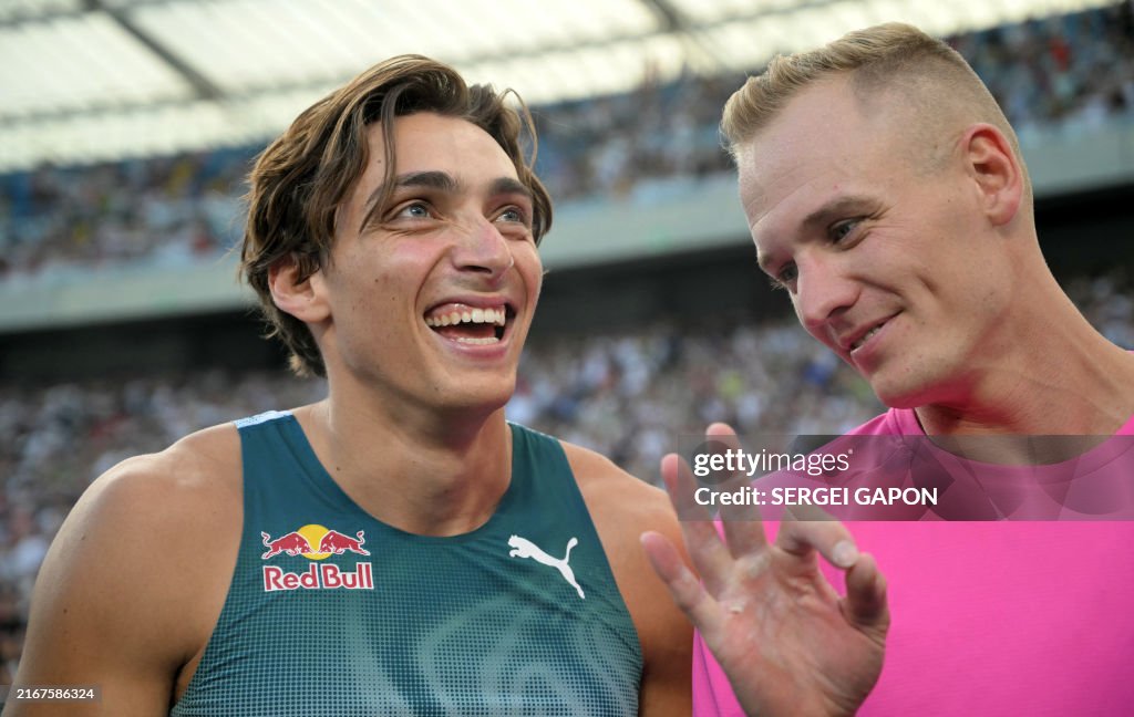 ATHLETICS-DIAMOND-POL-MEN-POLE VAULT