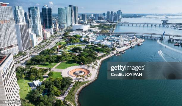 life in miami, florida - miami stock pictures, royalty-free photos & images