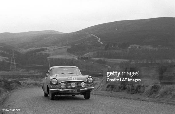 Rac Rally 1960 88 Vauxhall Cresta Stock Photos, High-Res Pictures, and Images - Getty ...