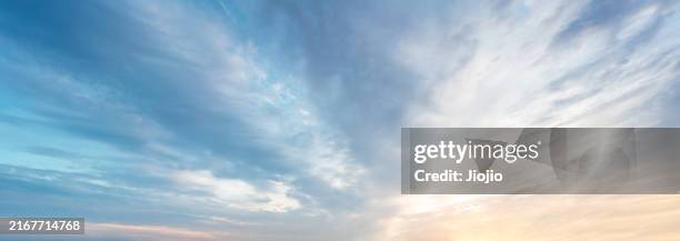 sky at sunset - romantische stimmung stock-fotos und bilder