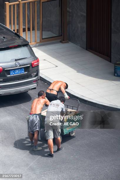 Contractor Loading 365 Contractor Loading Truck Stock Photos, High-Res Pictures, and ...
