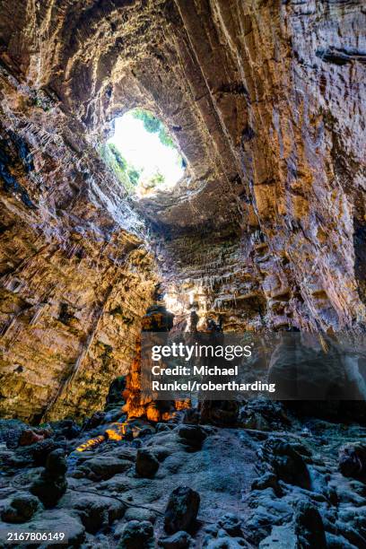 castellana caves (castellana grotte), apulia, italy, europe - grotte stock-fotos und bilder