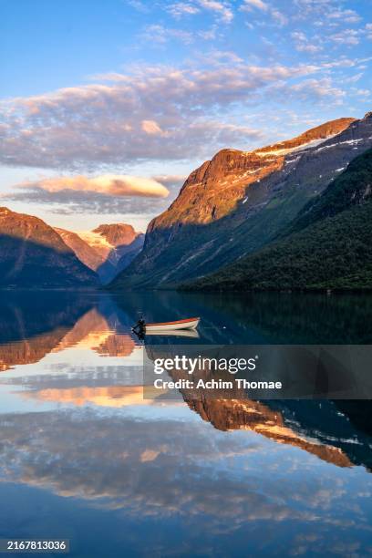 lovatnet lake, norway, europe - olden foto e immagini stock