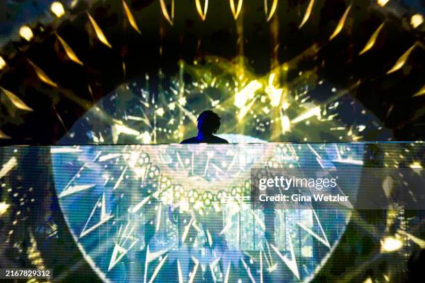 Flylo 43 Photos & High Res Pictures - Getty Images