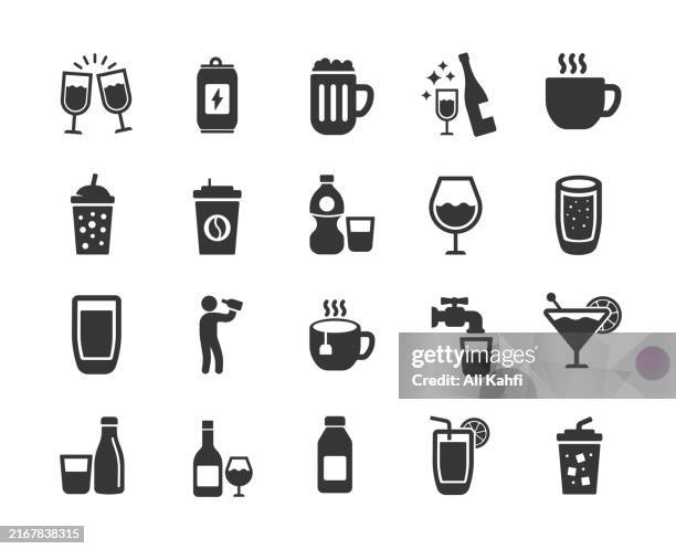 trinkt durchgehende symbole der glyphe. enthält kaffee, tee, wein, getränke, erfrischungsgetränke und eine solide symbolsammlung. vektor-illustration. für website-design, logo, app, vorlage, benutzeroberfläche usw. - martini stock-grafiken, -clipart, -cartoons und -symbole