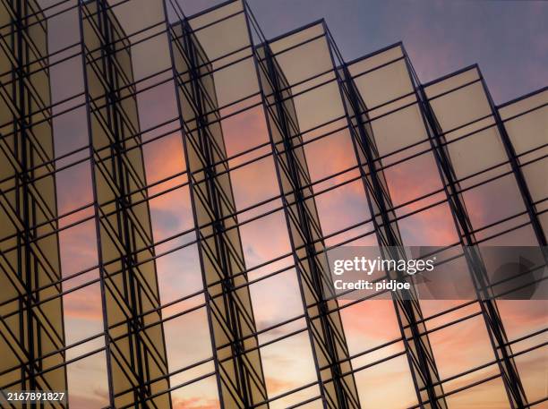 the glass surface of a building, 70th architecture. - gebouw exterieur stockfoto's en -beelden