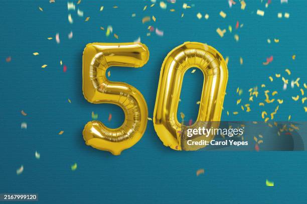 50 party balloon confetti - número 50 imagens e fotografias de stock