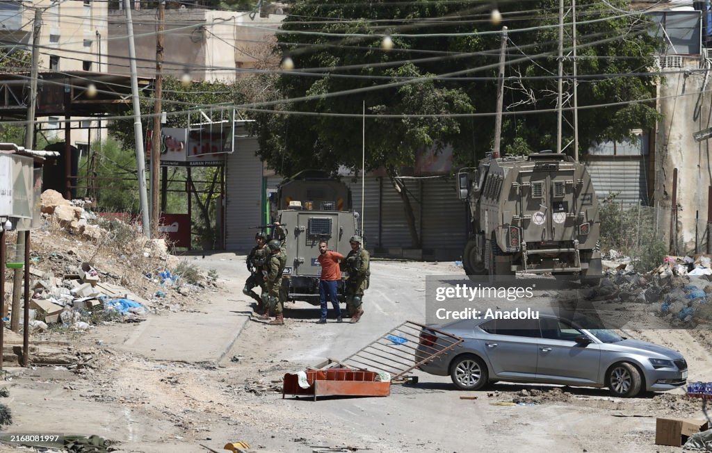 Israeli army raids Al-Faria Refugee Camp in West Bank