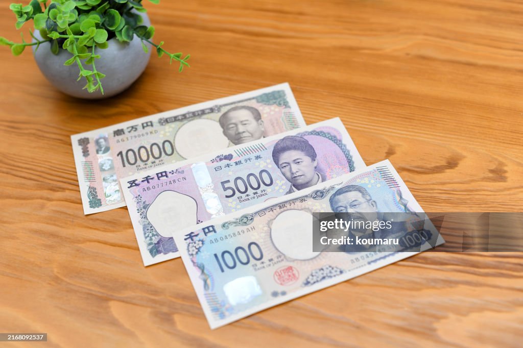 Image of Japan's new banknotes (new 10,000 yen bill, new 1,000 yen bill, new 5,000 yen bill)