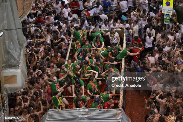 People covered in tomato pulp take part in the 77th 'Tomatina' Festival in the eastern town of Bunol, Spain on August 28, 2024. Threw a total of 120...