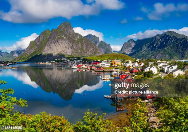 August 2024, Norway, Reine: The town of Reine on the Lofoten archipelago in northern Norway in the Norwegian Sea. Photo: Patrick Pleul/dpa