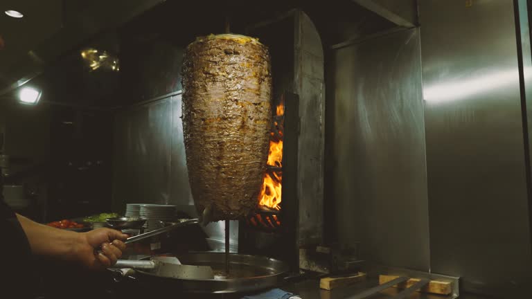 https://media.gettyimages.com/id/2168119656/video/doner-kebab-or-shawarma-on-a-rotating-vertical-spit.jpg?b=1&s=640x640&k=20&c=xGSVw-yJSxN6yUD0aq2A6PCQmnc0MW6JX1ouFrdh4cM=