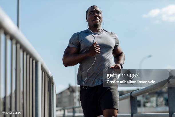 urban workout - runner portrait stock pictures, royalty-free photos & images