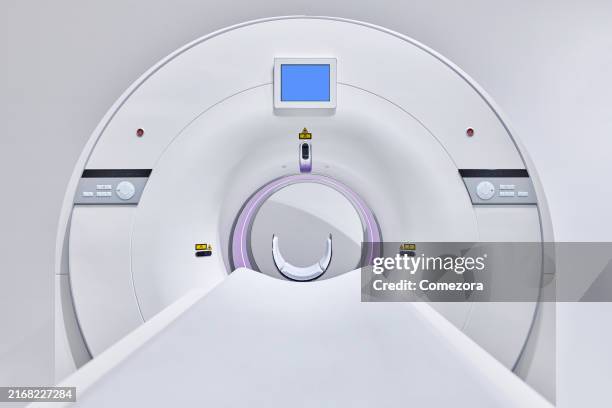low angle view of modern mri machine - scanner à résonance magnétique photos et images de collection