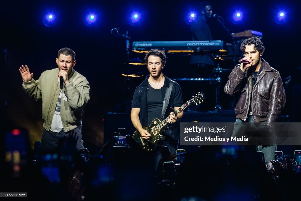 Jonas Brothers Concert In Mexico