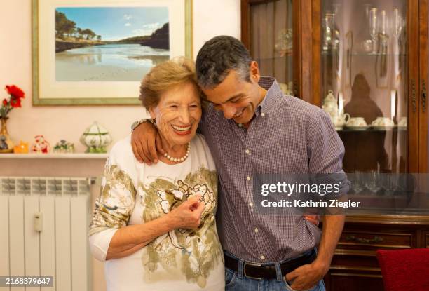 Elderly Woman And Her Nephew Embracing, 照片檔