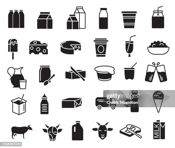 ilustraciones, imágenes clip art, dibujos animados e iconos de stock de conjunto de iconos de productos lácteos, con símbolos de leche, queso y yogur - finca-cafetera