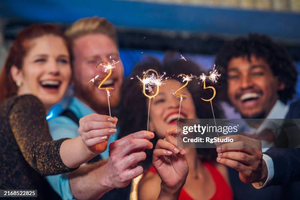 two couples with sparklers - nieuwjaar stockfoto's en -beelden