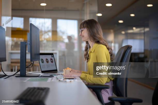 businesswoman on conference call - endast en medelålders kvinna bildbanksfoton och bilder