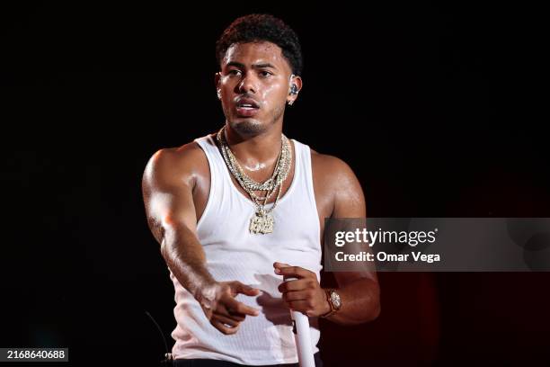 Myke Muslim Rapper 1.440 fotos e imágenes de alta resolución de Myke Towers - Getty Images