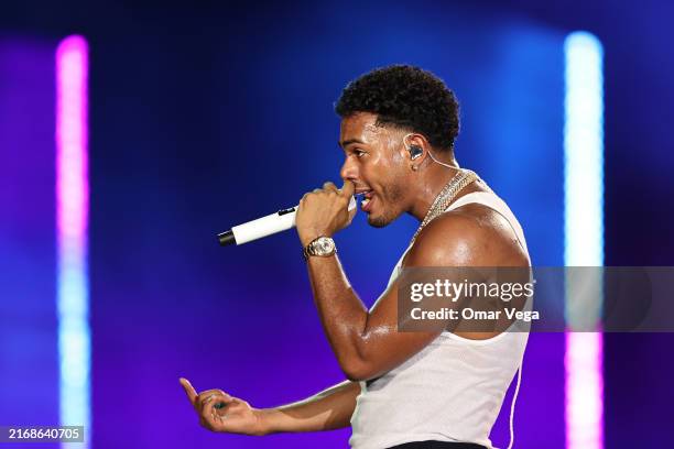 Myke Muslim Rapper 1,183 Myke Towers Photos & High Res Pictures - Getty Images
