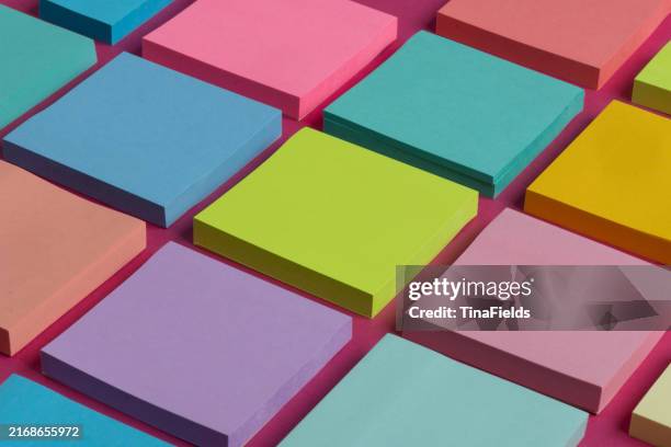 reminder notes. - papel adesivo imagens e fotografias de stock