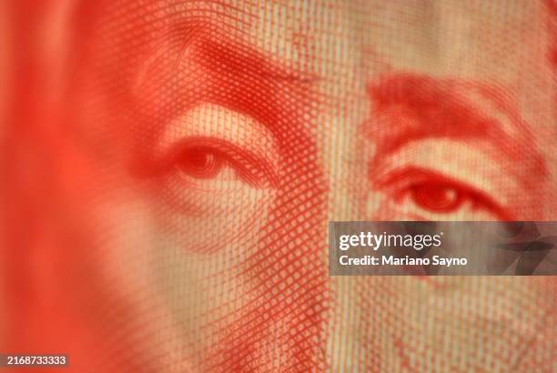 close-up shot of a philippine peso bill. - geldwechsel stock-fotos und bilder