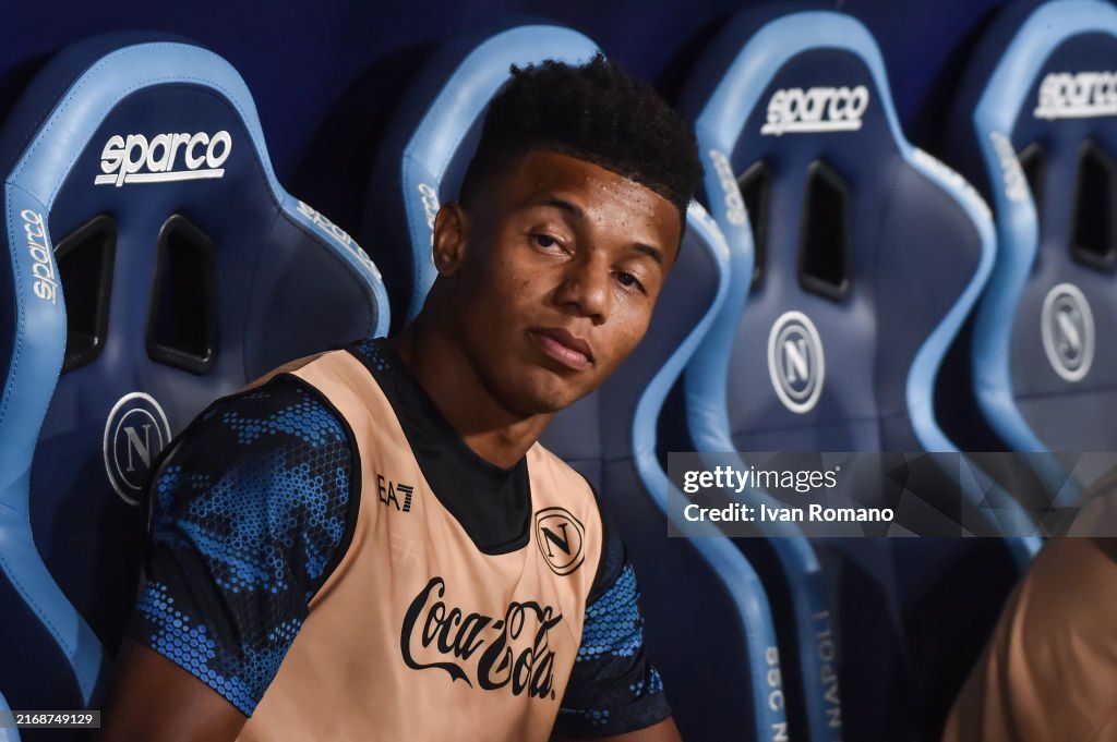 Unpleasant introduction to Naples: Neres victim of armed robbery