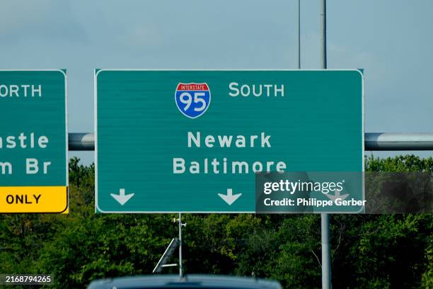 i95 south, newark, baltimore sign - us interstate symbols fotografías e imágenes de stock