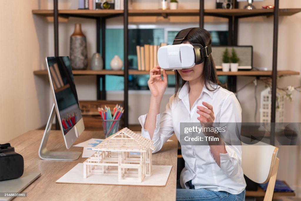 Vr Simple Model Woman Using Vr To Visualize Architectural Model High-Res Stock Photo ...