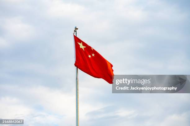 chinese flag - chinese vlag stockfoto's en -beelden