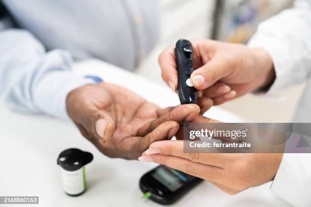 diabetes prevention - glucose stockfoto's en -beelden