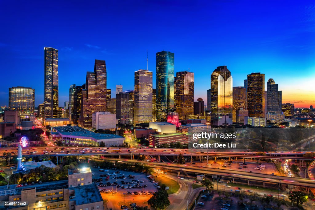 Houston Skyline Antenne In Der Abenddämmerung Mit Autobahn