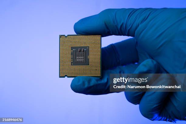 the close up image of the cpu and motherboard - fix computer fotografías e imágenes de stock