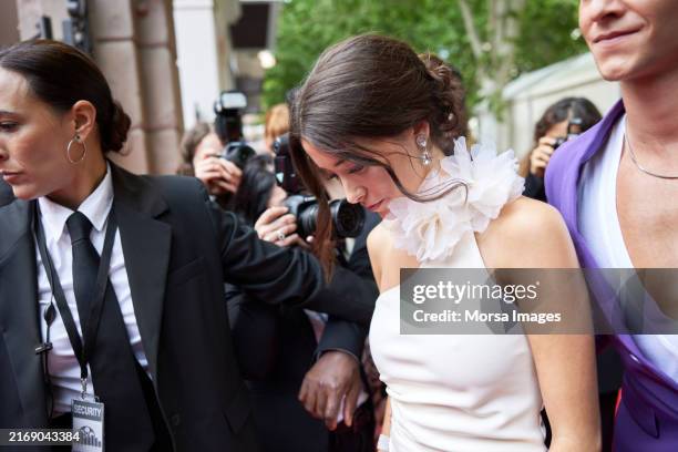 celebrities in designer clothes arriving at event - bodyguard stock pictures, royalty-free photos & images