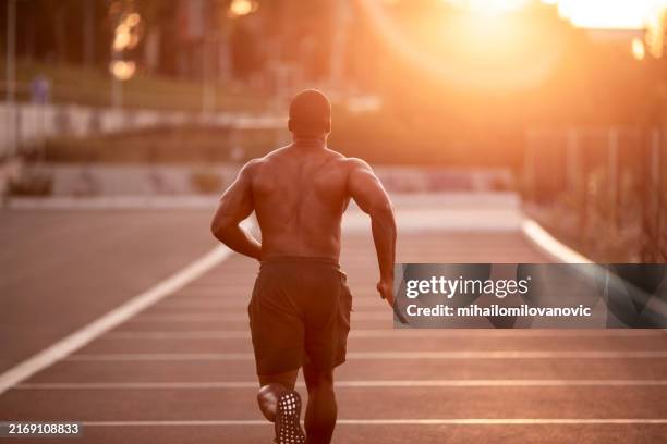 pushes boundaries - sprinting stock pictures, royalty-free photos & images