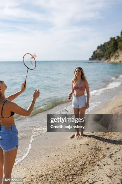 enjoying favorite hobby on the beach - badminton strand stock pictures, royalty-free photos & images