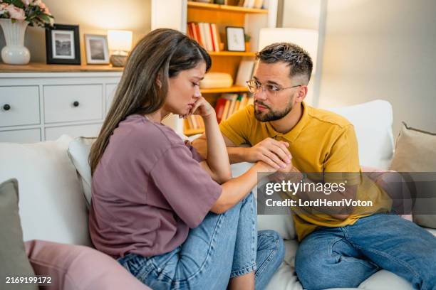 caring husband holding his wife hand - heteroseksueel koppel stockfoto's en -beelden