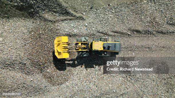 bulldozer - ghiaia foto e immagini stock