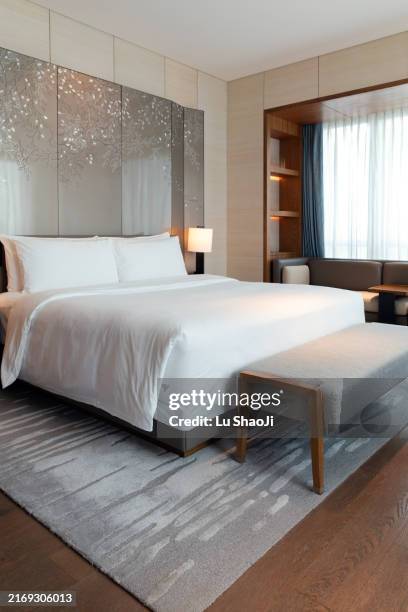 comfortable bed in hotel. - doppelbett stock-fotos und bilder