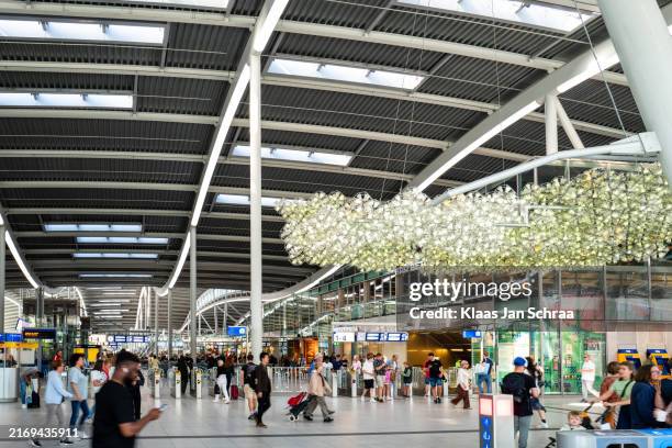 ns central station utrecht, walking people - utrecht stock pictures, royalty-free photos & images