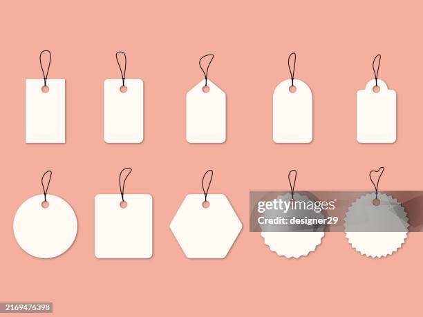 ilustraciones, imágenes clip art, dibujos animados e iconos de stock de vector de etiquetas de precio en blanco establecido sobre fondo de color - dar cuerda