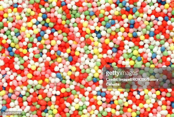 sweets, baking ingredients, coloured sugar pearls, love pearls, coloured sugar dragées, nonpareils - perlenschmuck stock-fotos und bilder
