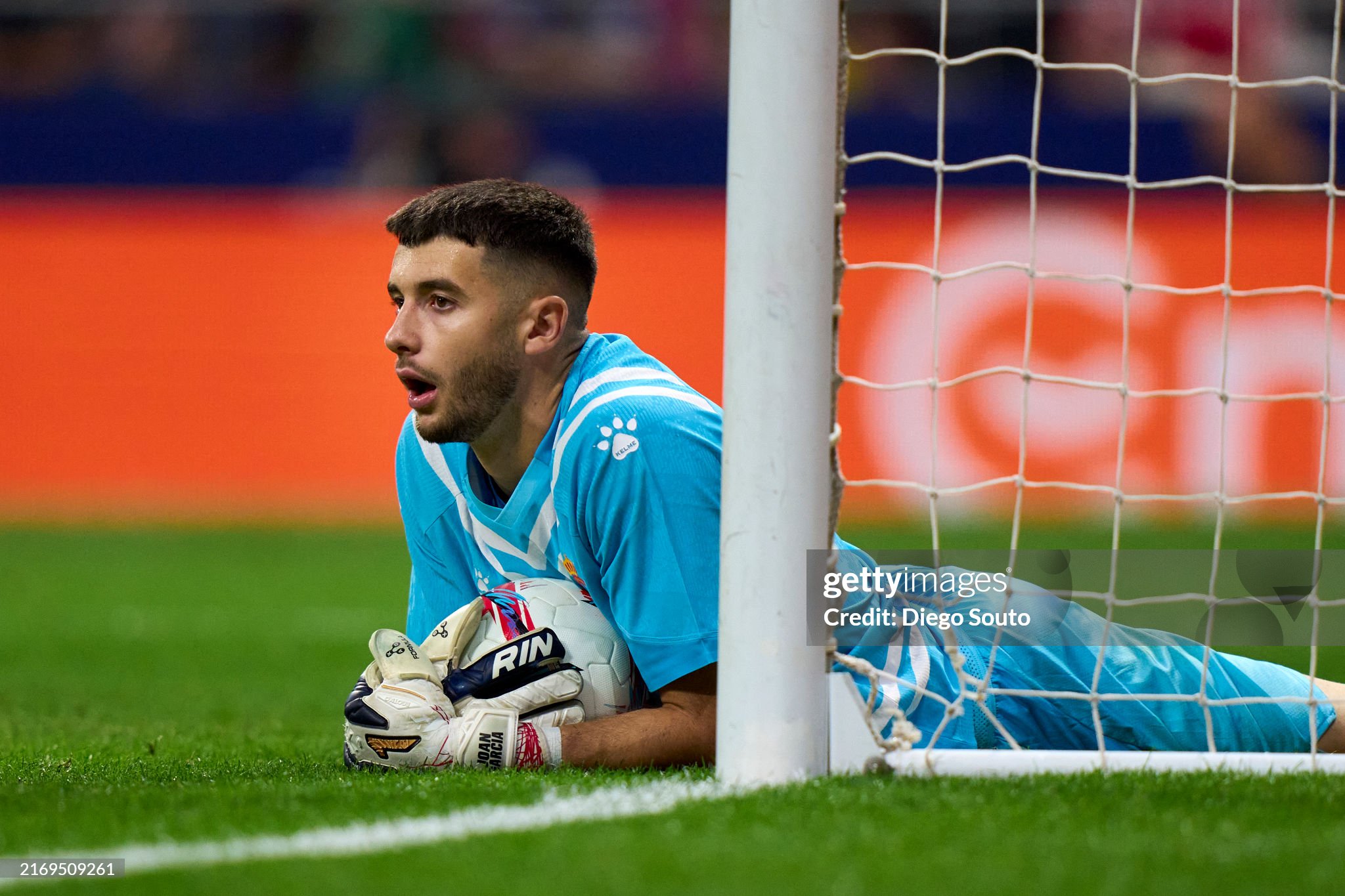 Barça beats Premier League clubs in the race for sought-after goalkeeper
