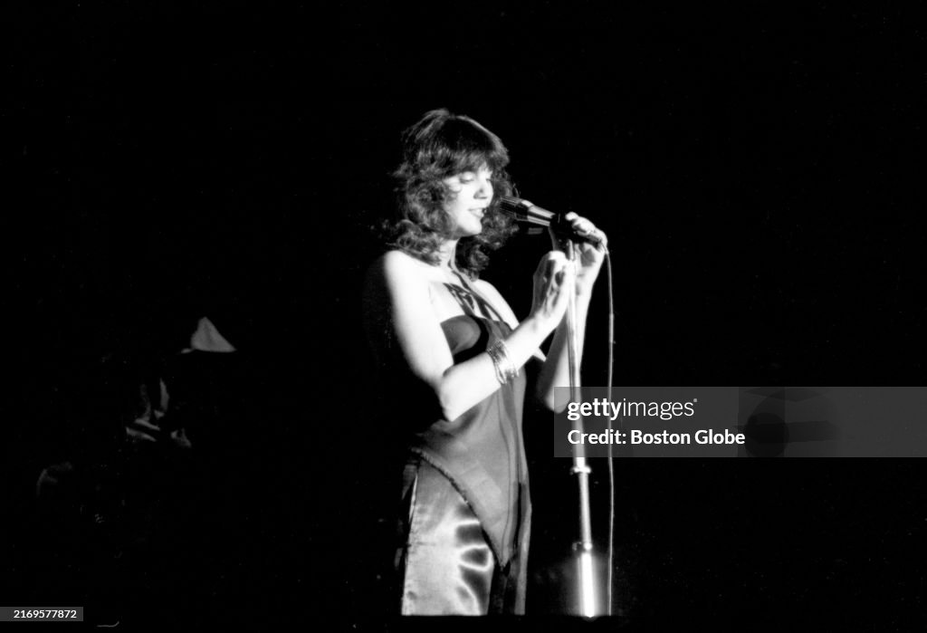Linda Ronstadt Performs Live In Concert At The Boston Music Hall linda-ronstadt-performs-live-in-concert-at-the-boston-music-hall