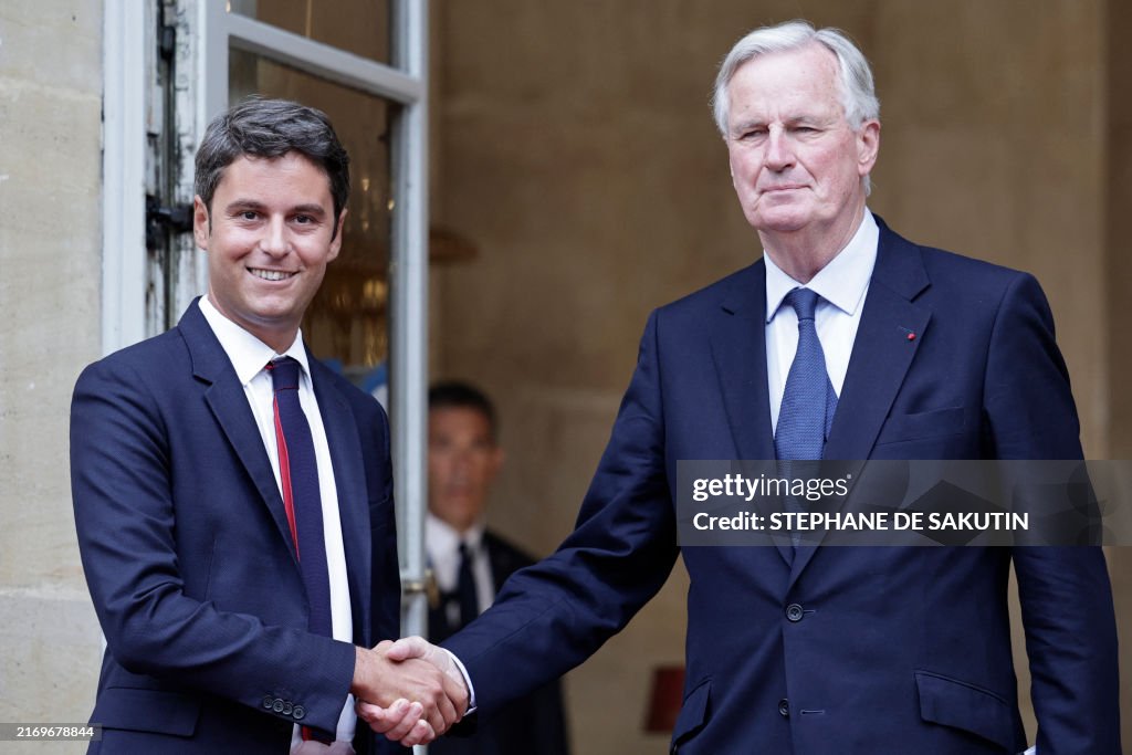 TOPSHOT-FRANCE-POLITICS-GOVERNMENT-HANDOVER