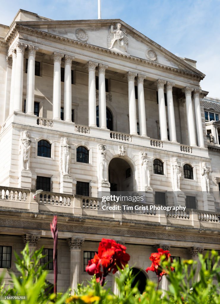 Threadneedle London Facade Of The Bank Of England Threadneedle Street London High-Res Stock ...