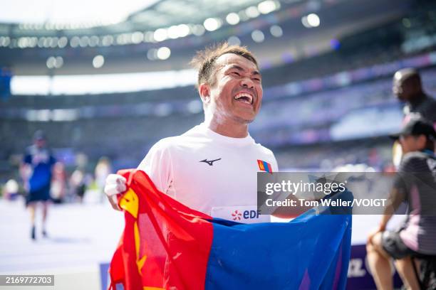 Battulga Tsegmid of Team Mongolia celebrates with his national flag following the Men's Shot Put - F40 on day four of the Paris 2024 Summer...