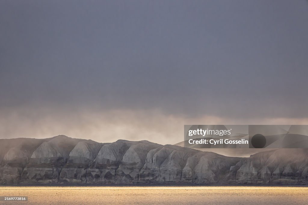 Triangle shaped rock formations on cliffs of Island in the Beagle Channel. Islas de Tierra del Fuego, Tierra del Fuego, Antártida e Islas del Atlántico Sur, Argentina.